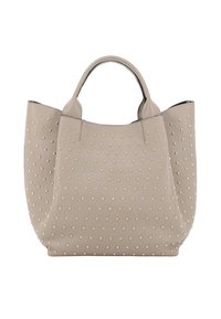 Sac fourre-tout en cuir beige avec des accents en clous dorés, doté de deux poignées et d'un design spacieux et arrondi. Texture lisse avec des détails décoratifs.