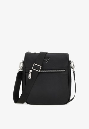 Fekete keresztpántos táska textúrált szintetikus anyagból, cipzáras elülső zsebbel és állítható pánttal, ezüstszínű fém részletekkel.