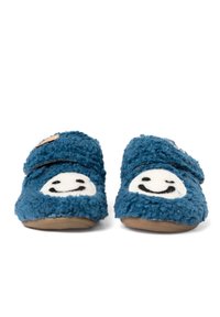 Pantofole blu pelose con design di facce sorridenti sulla parte anteriore. Tessuto morbido con cinturini regolabili e suole in gomma color beige.