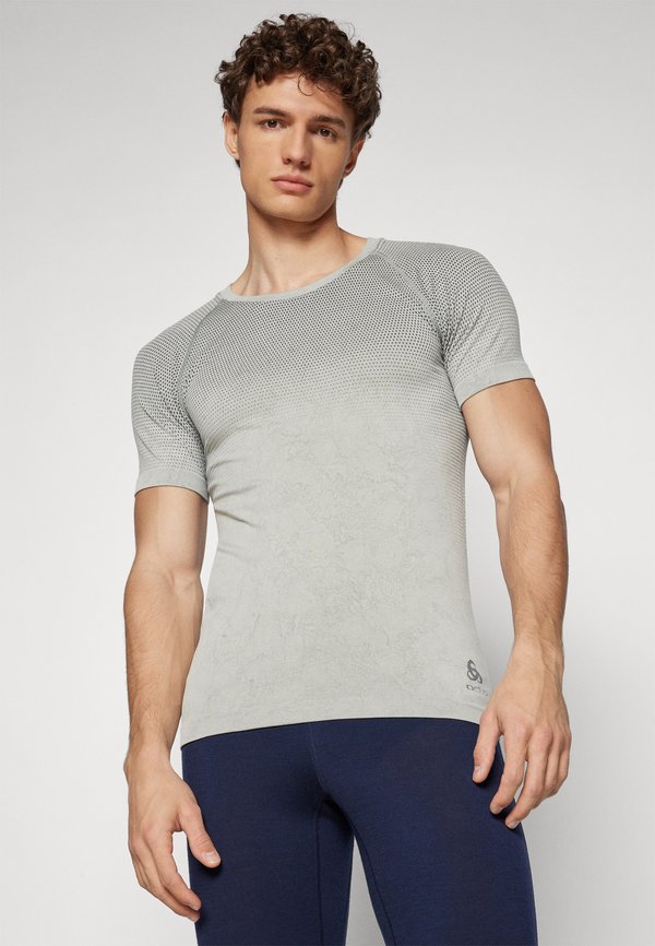 TOP CREW NECK PERFORMANCE LIGHT RAIN DYE - Sports T-shirt - vetiver4