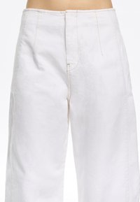 Witte wijde broeken van textiel met contrasterende beige stiksels, met een hoge taille en zijzakken.
