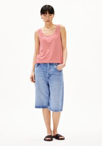 Red and white striped tank top, blue denim culottes, black slide sandals. Loose fit, casual style, visible pocket on shorts.