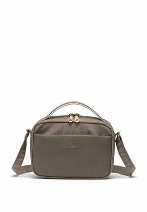 Sac en nylon gris avec double fermeture éclair, poignée courte et bandoulière amovible. Comprend une poche avant avec logo embossé.