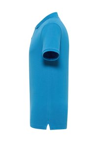 Blaues Polohemd mit kurzen Ärmeln und Kragen, aus strukturiertem Baumwollstoff, mit seitlichen Schlitzen am Saum für mehr Bewegungsfreiheit.