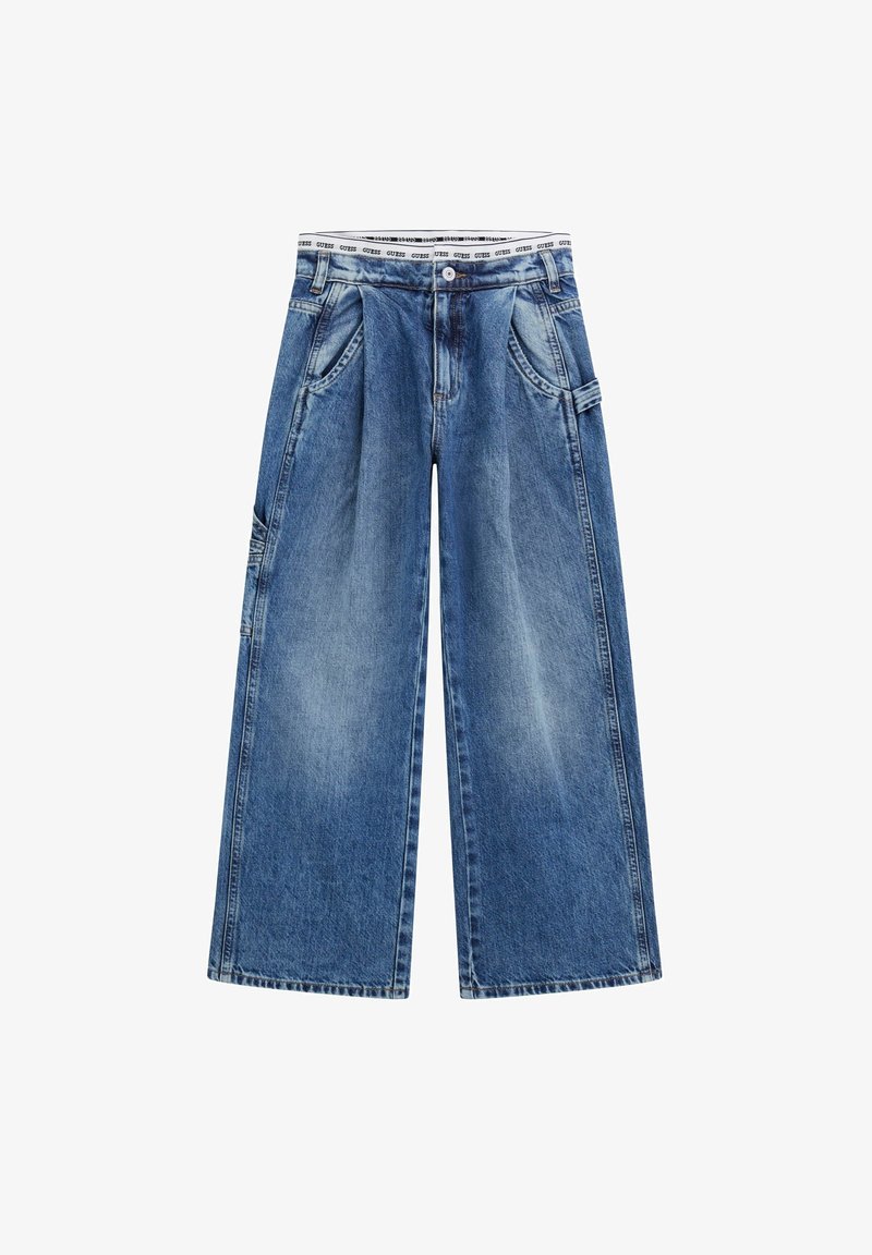 Jeans de denim de corte amplio, de color azul claro con un acabado desgastado. Presenta grandes bolsillos frontales y una cinturilla con marca. Cortados a la altura del tobillo.