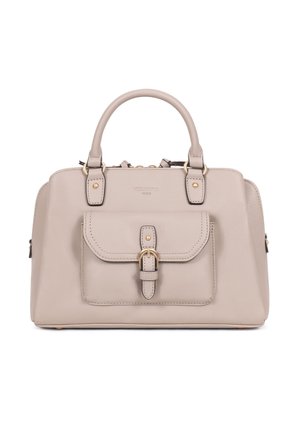 Borsa a tracolla in pelle beige chiaro con manici curvi, tasca frontale con patta e fibbia, e dettagli in metallo color oro su sfondo bianco.