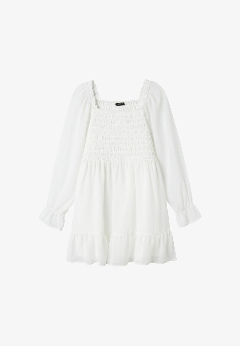 Weißes Kleid mit quadratischem Ausschnitt, gerafftem Oberteil, langen Puffärmeln und gewelltem Saum. Hergestellt aus leichtem Stoff.