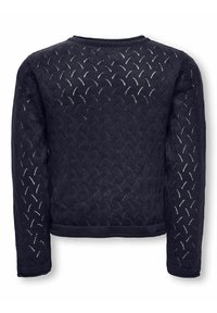 Mornarsko modra pletena majica z dolgimi rokavi, ki se ponaša s teksturiranim vzorcem odprtih diamante in okroglim izrezom.