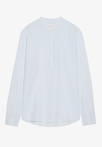 Lichtblauw langemouwhemd met een bandkraag, borstzak en een gedeeltelijke knoopsluiting met vier knopen aan de voorkant.