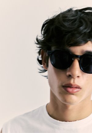 PULL&BEAR, TORTOISESHELL-EFFECT - SUNGLASSES - Sonnenbrille - black