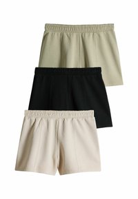 Tri par shorts s elastičnim pojasom. Boje uključuju svijetlu khaki, crnu i svijetlu bež. Mekani pamučni materijal s opuštenim krojem.