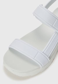 Skechers UNO - Platform sandals - white