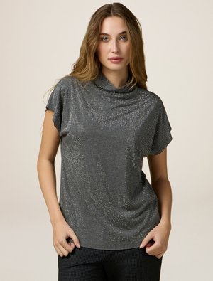 - T-shirt z nadrukiem