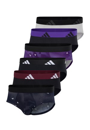 Sechs Paar Herren-Slips in Schwarz, Dunkelblau, Lila, Schwarz mit lila Bund, Schwarz mit burgunderfarbenem Bund und Weiß, alle mit Adidas-Logo.