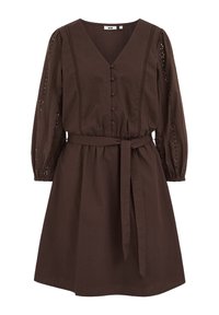 Brun bomulds kjole med V-hals, knapper foran og bælte i taljen. Har lange, puffede ærmer med udskårede blomsterbroderier.