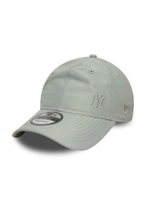 Light gray adjustable baseball cap with New York Yankees logo embroidered on front and New Era logo on side.