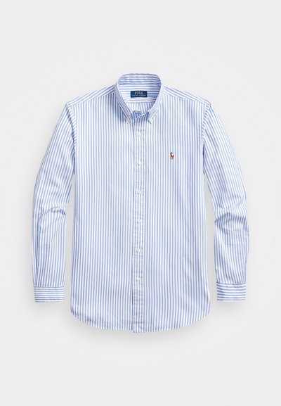 Svetlomodrá a biela pruhovaná košeľa s gombíkmi, klasickým golierom, dlhými rukávmi a malým vyšitým logom na hrudi.
