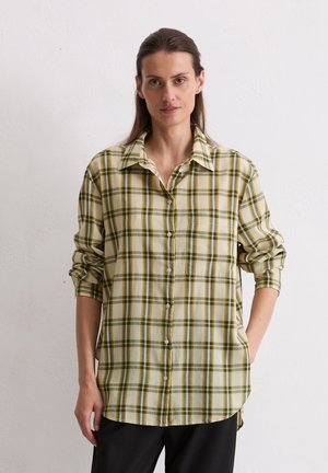 Chemise à carreaux légère en beige, vert et jaune, dotée d'un design à col boutonné, de manches longues retroussées et d'un ourlet arrondi pour un ajustement décontracté.
