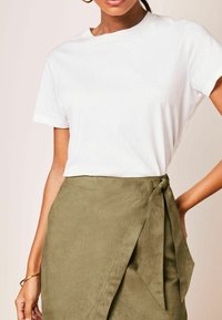 Lipsy REGULAR FIT - A-silueta svārki - khaki green