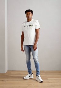 Antony Morato WITH INJECTION LOGO - Print T-shirt - cream