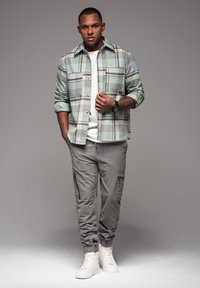 Ombre OM PAJO - Cargobroek - grey