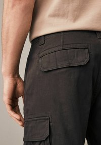Next REGULAR FIT STRAIGHT LEG STRETCH - Chino hlače - brown