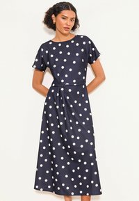 Ikke valgt, navy polka dot print
