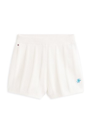 Witte gebreide korte broek met een geribbelde tailleband, kleine Tommy Hilfiger-vlag aan de linkerkant en lichtblauwe "TH" borduring op het rechterbeen.