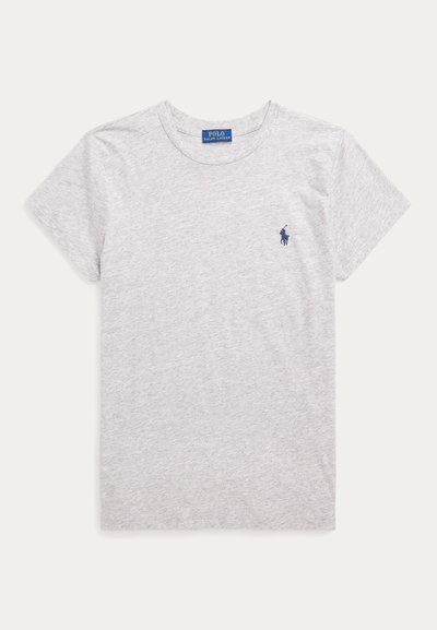 Ανοιχτογκρι κοντομάνικη μπλούζα Polo Ralph Lauren με στρογγυλή λαιμόκοψη και μικρό σκούρο μπλε κεντητό λογότυπο στο αριστερό στήθος.