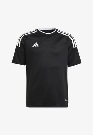 Maillot de sport noir à manches courtes, avec des rayures blanches diagonales sur les épaules et un motif en chevrons subtil. Fabriqué en tissu léger.