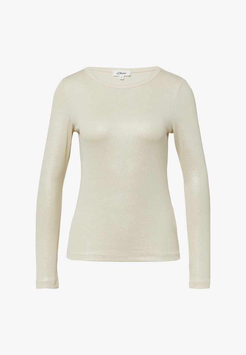 Crème-kleurige lang mouw fitted shirt met een subtiele glans en ronde halslijn, weergegeven op een witte achtergrond.