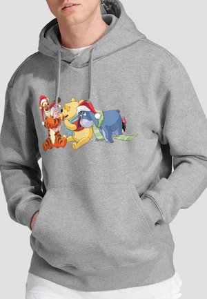 Grauer Hoodie mit Cartoon-Charakteren: Tigger, Piglet, Winnie Puuh und I-Aah, alle tragen Weihnachtsmützen und Schals. Mit einer vorderen Tasche.