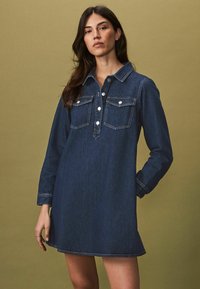 Next HALF PLACKET  REGULAR FIT - Robe en jean - rinse blue