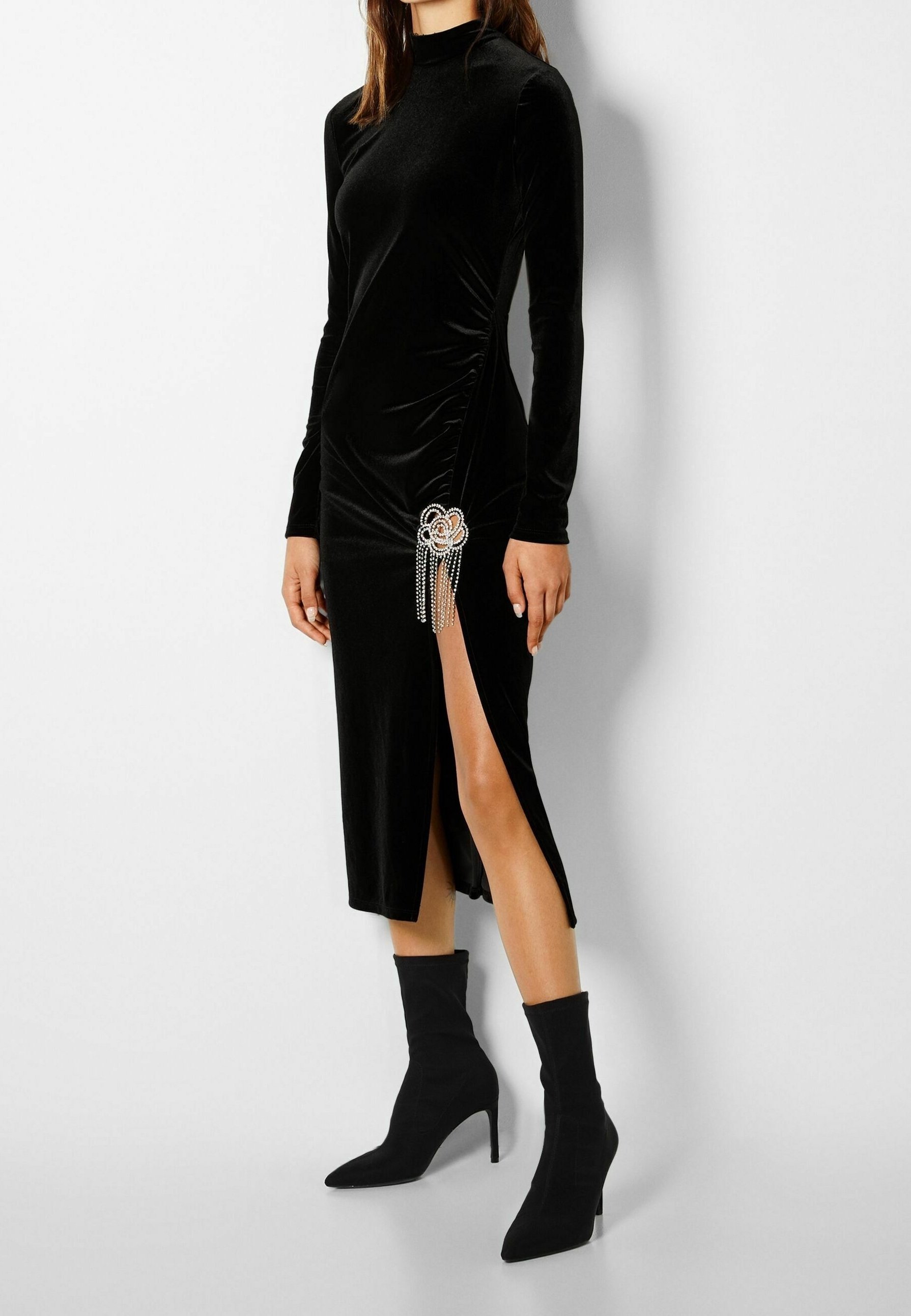 Sandali Bershka Collezione Primavera Estate 2022 Vestito Corto Vestito  Elegante Bershka Abito Bershka Vestiti 2019