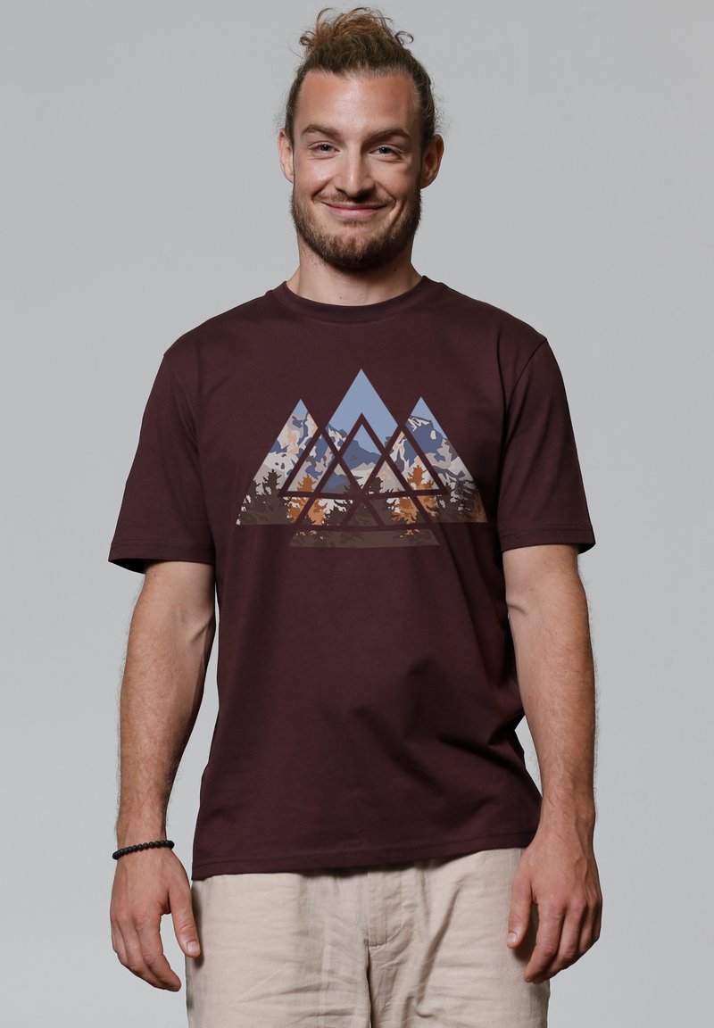 watapparel GEOMETRIC LANDSCAPE - T-shirt print - red brown