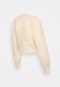 Sweater bege cortado, feito de um material de malha texturizada. Apresenta mangas longas e punhos e bainha canelados. Design simples e minimalista.