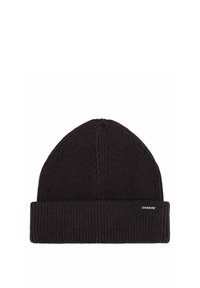 Gorra de punto negra con una textura en relieve, que presenta un puño doblado y una pequeña etiqueta negra con texto blanco en la parte frontal.