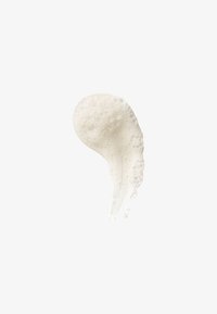 Vit, skummig textur med bubblor som bildar en flytande form. Slät yta med en glansig glöd mot en enfärgad vit bakgrund.