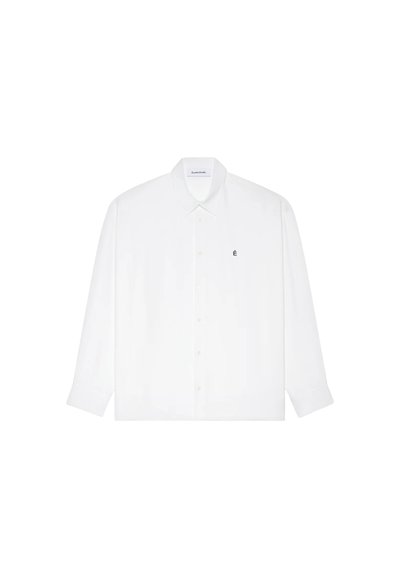 Chemise blanche à manches longues en coton, dotée d'une fermeture à boutons sur le devant, d'un col classique et d'un petit logo brodé sur la poitrine.