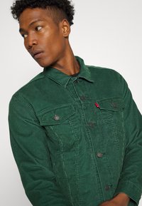 Levi's® TRUCKER JACKET - Casaco de ganga - pineneedle