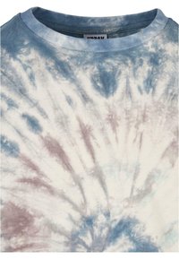 Tie-Dye Baumwoll-T-Shirt mit einem Wirbelmuster in Blau, Weiß und sanften Rosatönen. Rundhalsausschnitt mit einer weichen Textur.