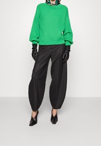 Repeat Sweter