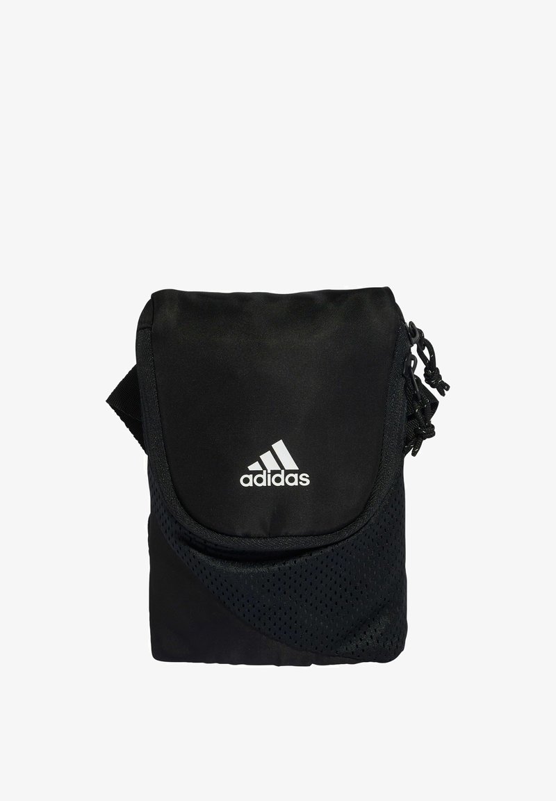 Sac bandoulière noir Adidas avec fermeture à rabat et poche avant en mesh, avec le logo blanc Adidas centré sur le rabat.
