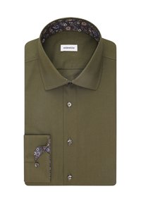 Chemise vert olive avec un col et des poignets à motif floral. Elle présente un col arrondi, une fermeture à boutons et des accents décoratifs contrastants.