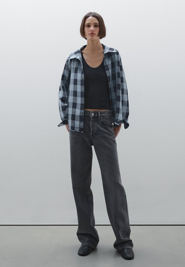 MID-WAIST WIDE-LEG - Flared Jeans2