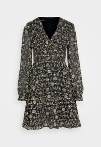 Vestido floral preto com mangas longas e bufantes; apresenta um decote em V, cintura franzida e um acabamento em camadas com rendas em padrões florais brancos e amarelos.