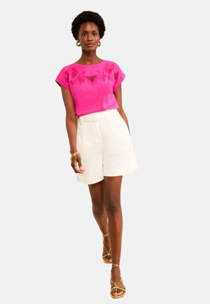 Love & Roses, REGULAR FIT - CUTWORK EMBROIDERED CREW NECK T-SHIRT . - Printtipaita - bright pink