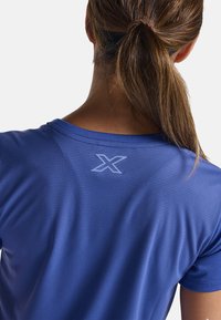 2XU Športové tričko - marlin hydrangea reflective