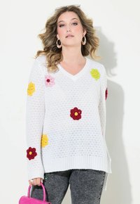 Maglione bianco lavorato a maglia con scollo a V, applicazioni floreali in rosa, giallo, rosso e verde, con polsini e orlo a coste.