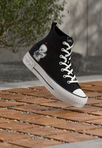 Δεν επιλέχθηκε, black